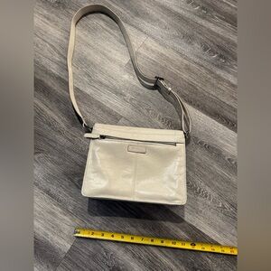 Genicci Cream Leather Crossbody Bag